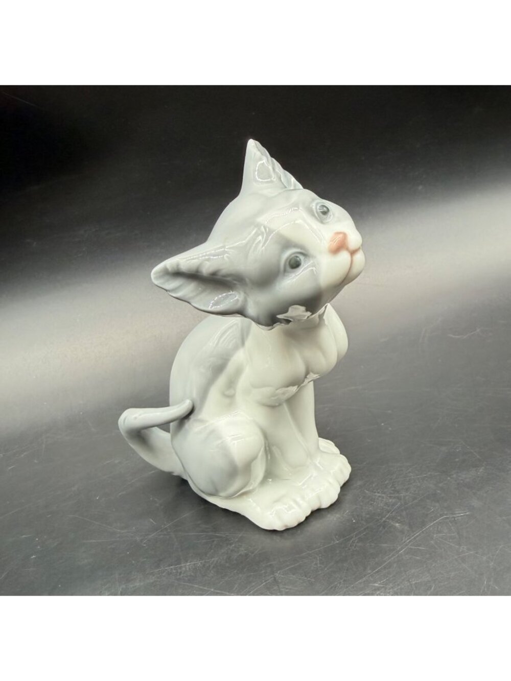 Feed Me Cat Lladro Porcelain Figurine Salvador Debon Spain Gray White Vintage